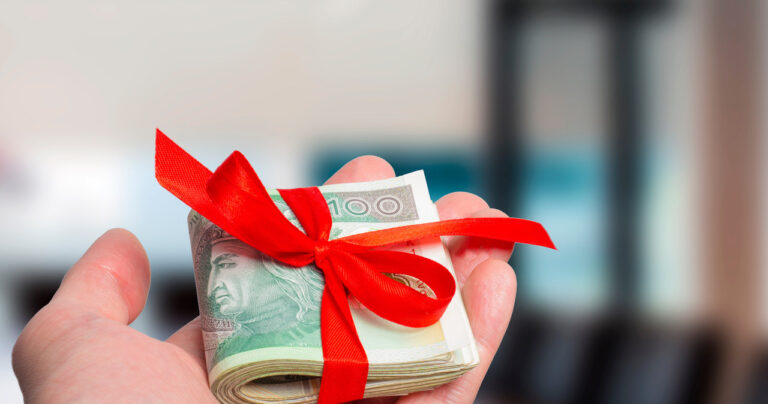 darowizna pieniędzy gotówki