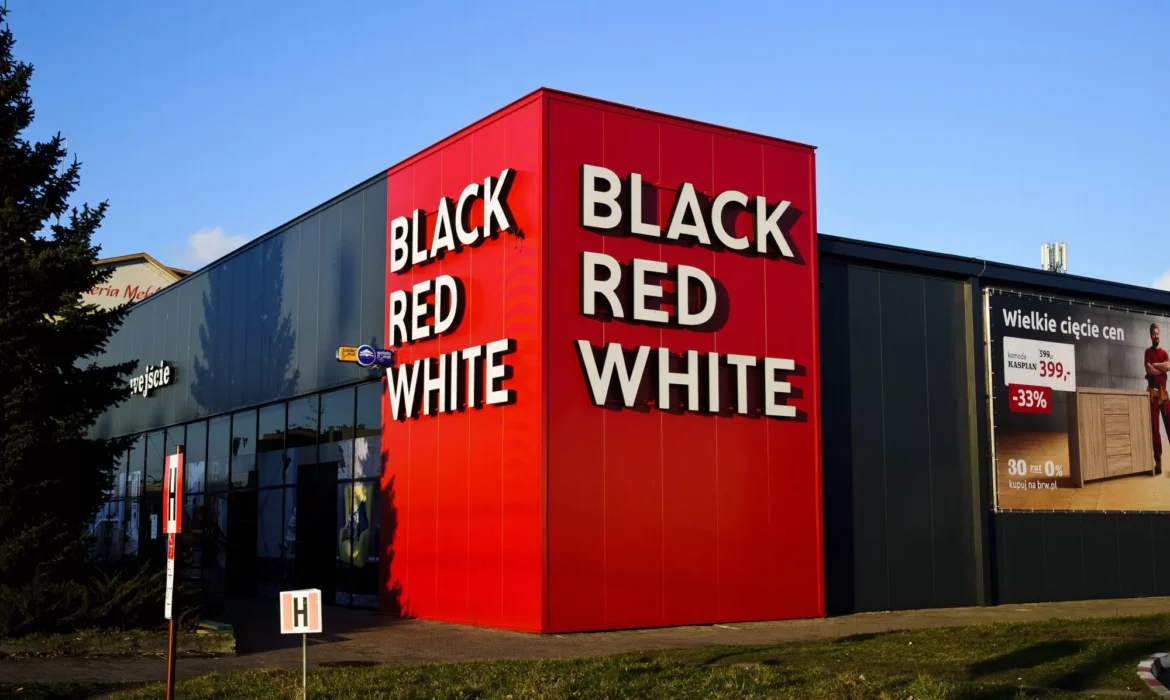 Black Red White - Zwolnienia pracowników