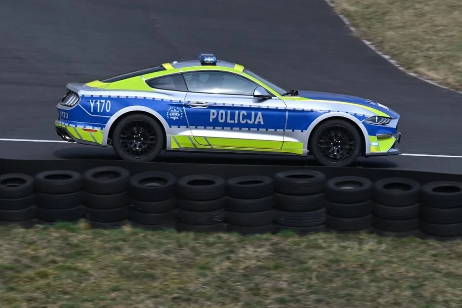 Ford Mustang radiowóz - Policja