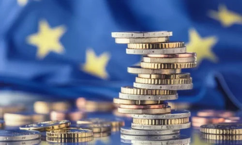 Czy można wpłacić euro w bankomacie? Koszty i limity
